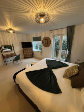 Modern Home From Home At Elm Tree House